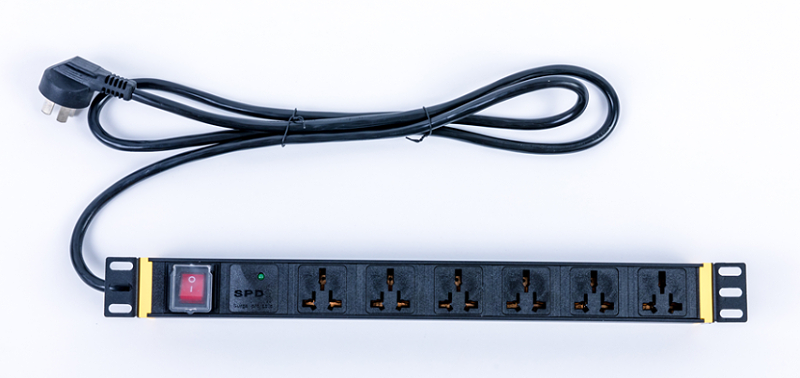 實惠的PDU防雷插座